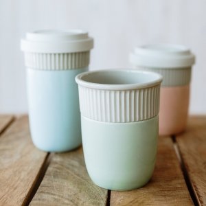 G. Benedikt DOUBLEWALLS Porcelánový dvoustěnný šálek, světle zelený, 200 ml