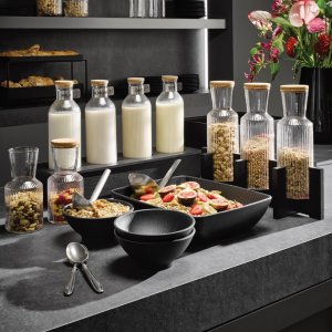 APS karafa LINES skleněná s víčkem 1 l hladká