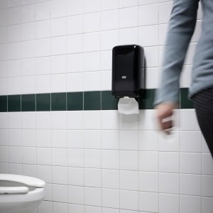 Tork Zásobník na toaletní papír skladaný, T3, černý
